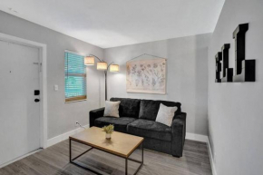 Rustic Retreats Beachy 1BR for 4 guests in the heart of Fort Lauderdale